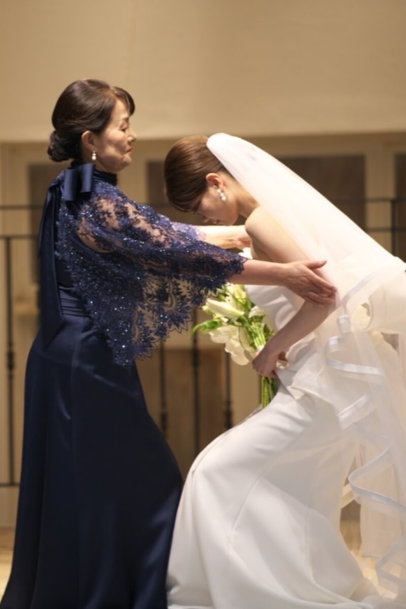 RS COUTURE（アールエス・クチュール）のビーズ刺繍ボレロドレスを実際にご着用いただいたお客様のお写真